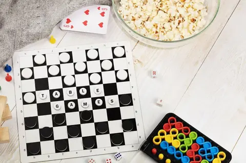 Jeux de société adaptés aux enfants à haut potentiel : stimulation, créativité et plaisir