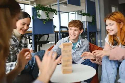 Jeux de société et apprentissage des compétences sociales à l’école