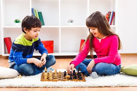 Jeux de société évolutifs : budget, progression et durée adaptée à l’âge des enfants