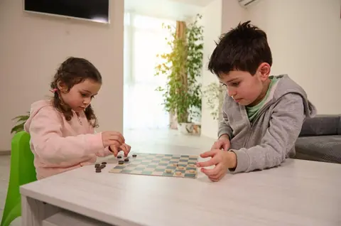 Jeux de société pour développer l’esprit critique des enfants