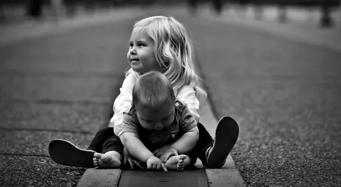 Jeux extérieurs pour les enfants dans la cour