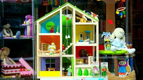 La maison de poupée : un univers miniature chargé de rêves et d’histoire