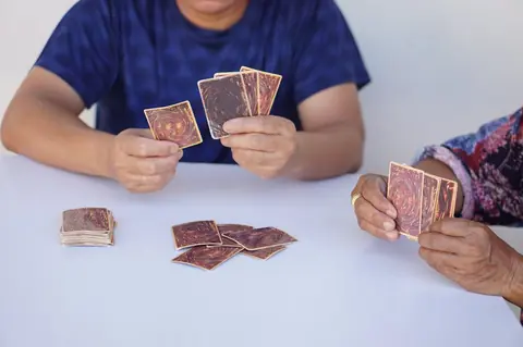 Les 10 Collectionneurs de Cartes Pokémon les Plus Emblématiques et Leurs Collections Légendaires
