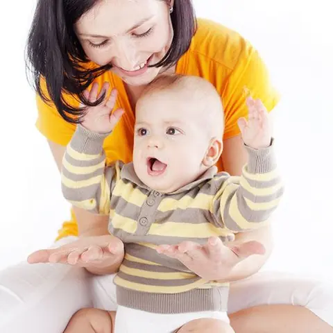 L'importance de prendre le temps de jouer avec bébé