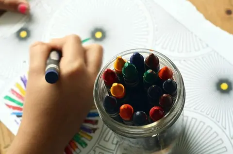 Pourquoi proposer des activités de coloriage à ses enfants ?