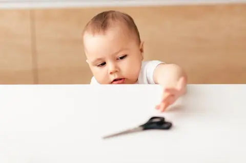Risques à éviter avec les doudous pour bébé : conseils pour une sécurité maximale