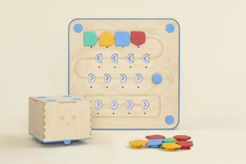 Le robot qui apprend aux enfants à programmer c’est Cubetto !