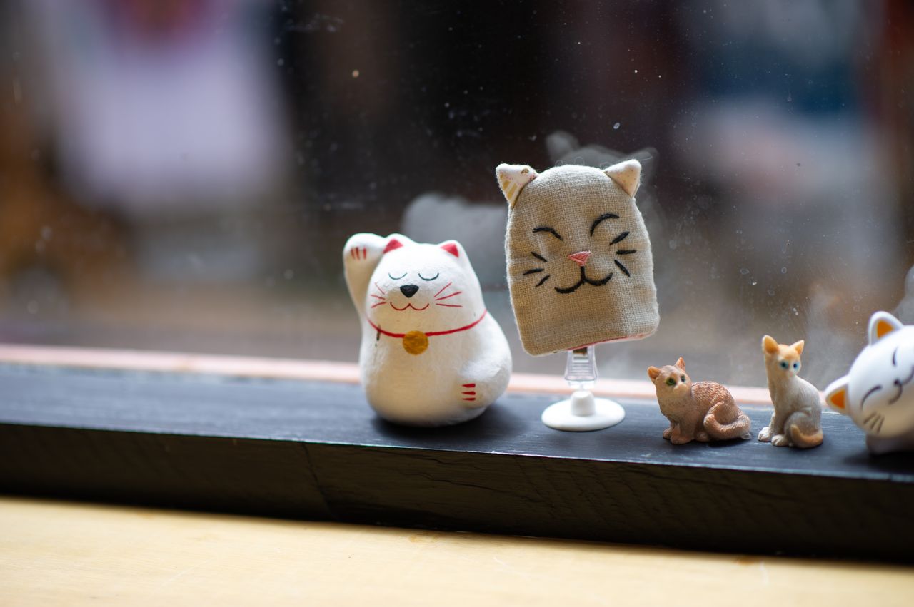 Hello Kitty et personnages Sanrio, icônes culturelles adorables sur fond pastel doux et coloré
