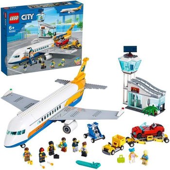 LEGO® City 60262 L’avion de passagers, Kit de Construction Terminal et Camion, Jeu pour les Enfants de 6 ans et plus