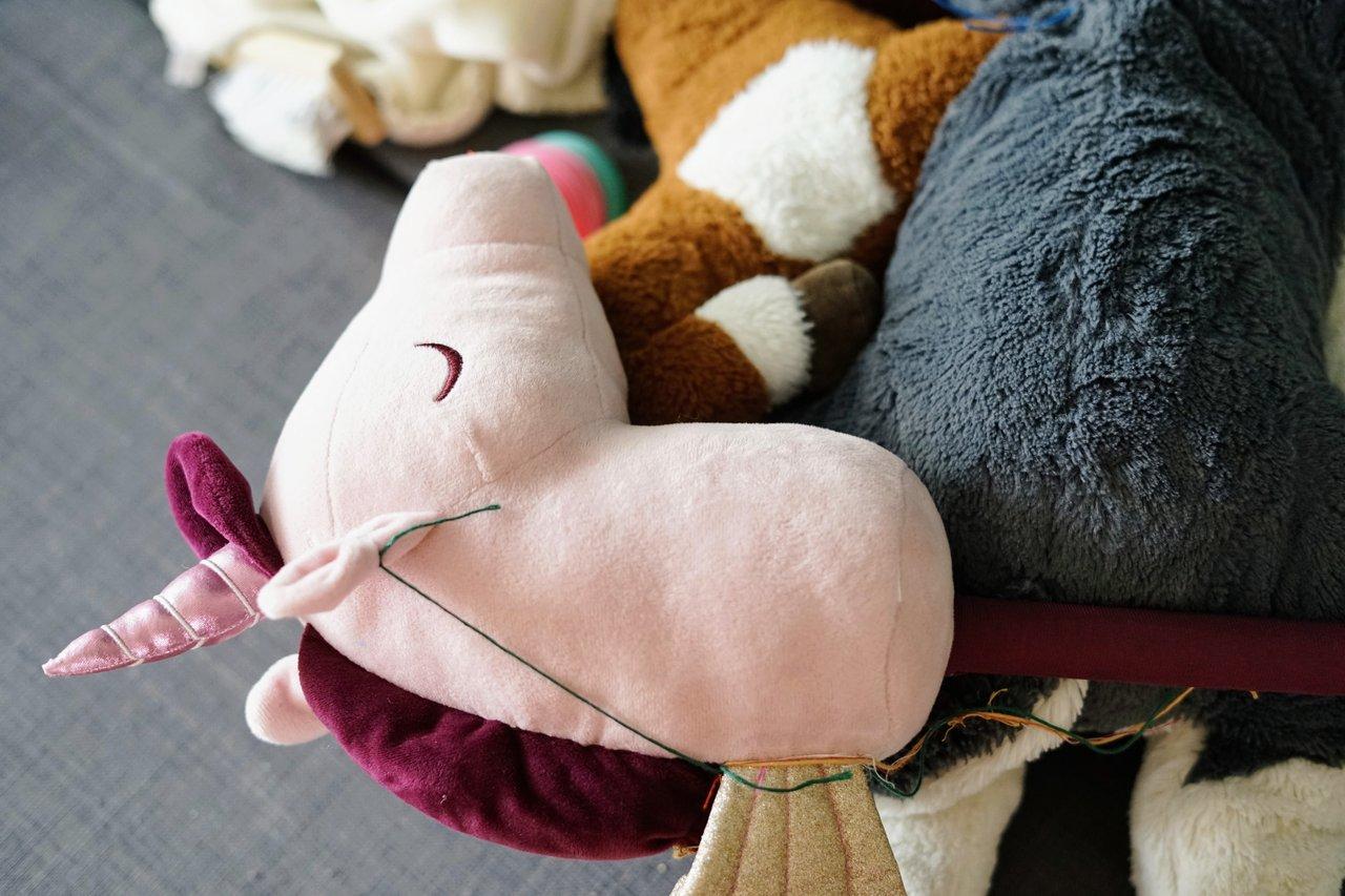 Une collection de peluches Pokémon colorées, parfaites pour le jeu et la décoration des enfants.
