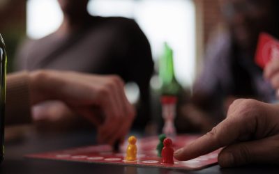 Dimension idéale d’une table pour 6 joueurs de société avec plateau et accessoires