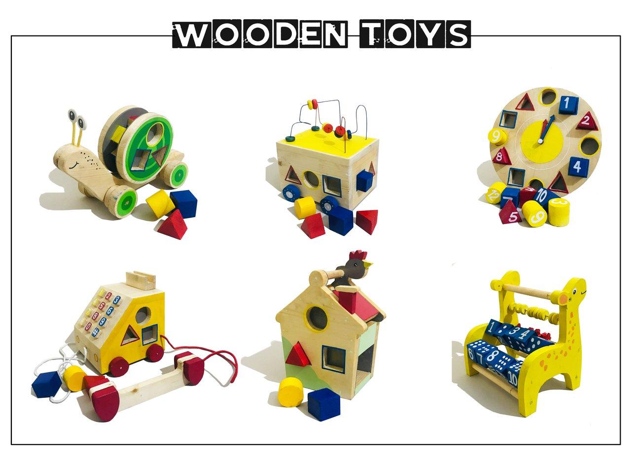 Ensemble de jouets en bois éducatifs pour enfants, incluant tricycle, puzzle sensoriel et instruments de musique colorés.